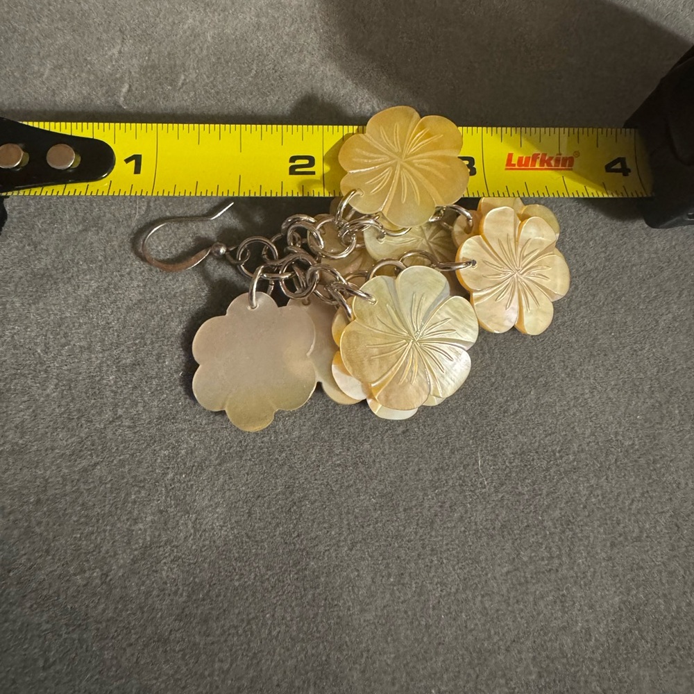 Statement Carved Shell Mother of Pearl Flower Dangle Earrings - Picture 4 of 5